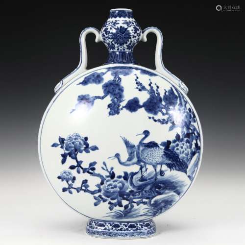 Blue and white flower and crane pattern double ear flat bott...