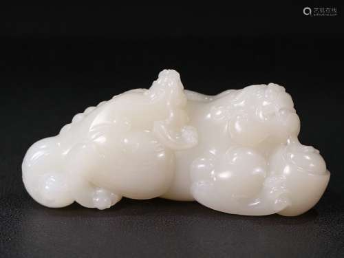 Hetian mutton fat white jade for wealth Pixiu jade carving