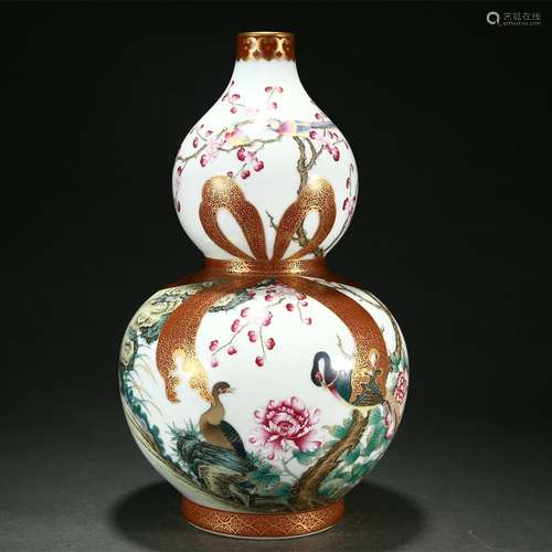 Pastel painted gold flower and bird gourd bottle