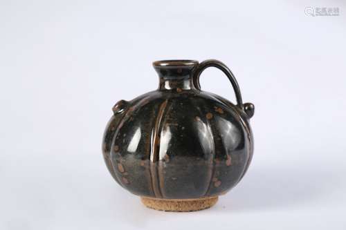 Tang Dynasty Lushan kiln melon-shaped pot