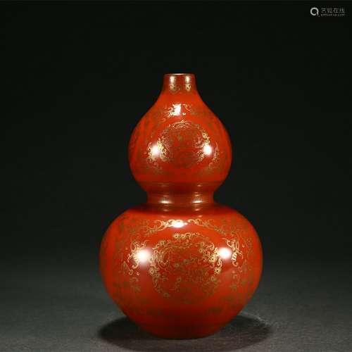 Red-glazed gourd bottle with golden dragon pattern