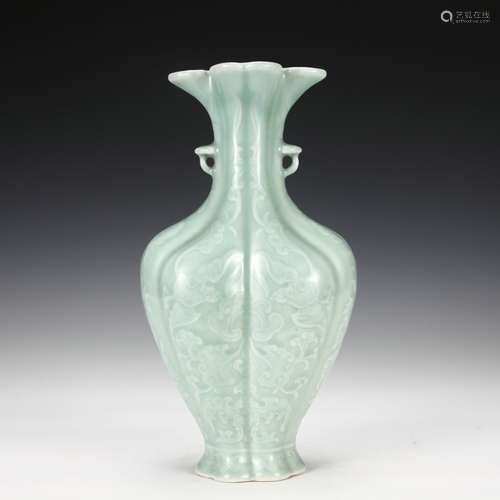 Bean green glaze dark engraved melon edge amphora