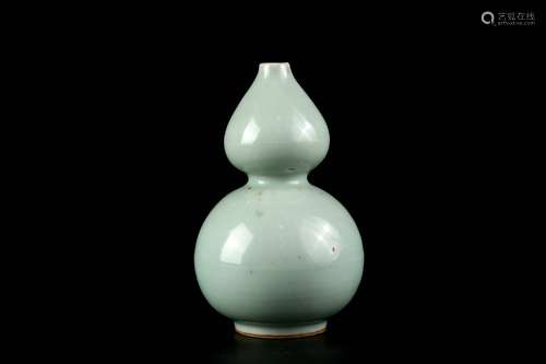 Ming Dynasty Longquan kiln gourd bottle