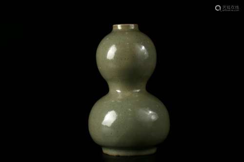Ming Dynasty Longquan kiln gourd bottle
