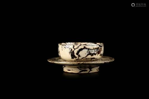 Song Dynasty twisted body glazed cup holder