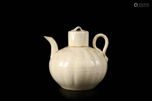 Southern Song Dynasty White Glazed Melon Prism Serving Pot