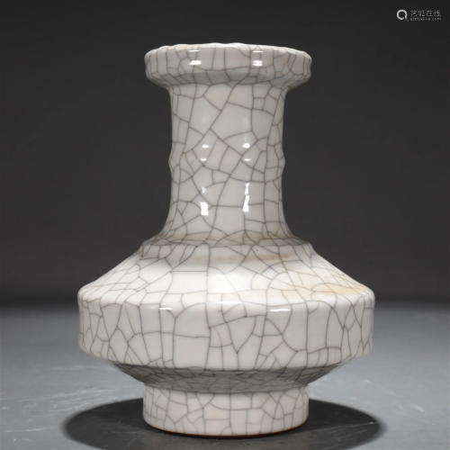 A Ge-Type Zun-Form Vase