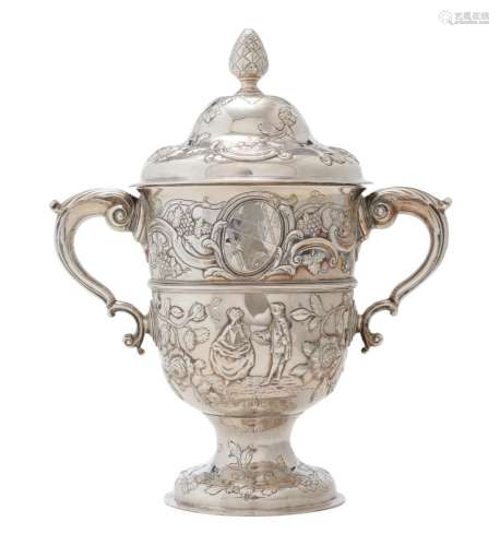 AN IRISH GEORGE III STERLING SILVER CUP AND COVER Unidentifi...