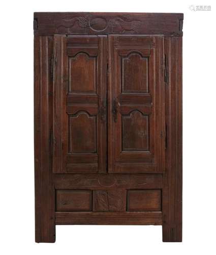 A FRENCH PROVINCIAL OAK CUPBOARD Early 17th century