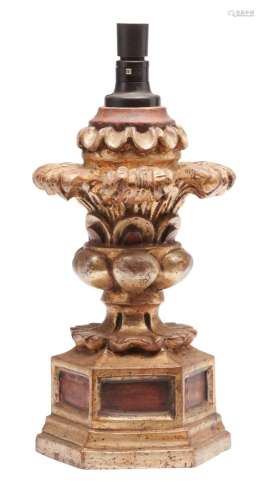 AN ITALIAN CARVED AND SILVERED WOOD TABLE LAMP IN BAROQUE MA...