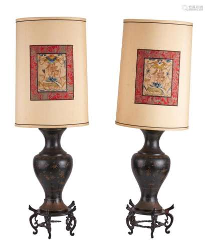 A PAIR OF TABLE LAMPS FORMED OF CHINESE LACQUERED WOOD VASES...