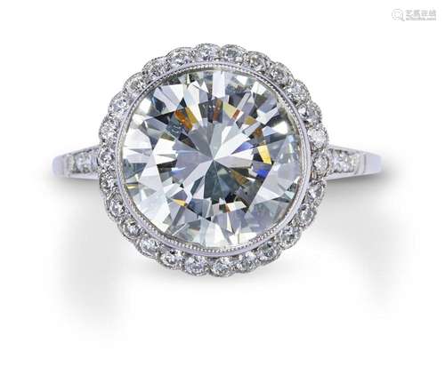 AN EXQUISITE DIAMOND RING