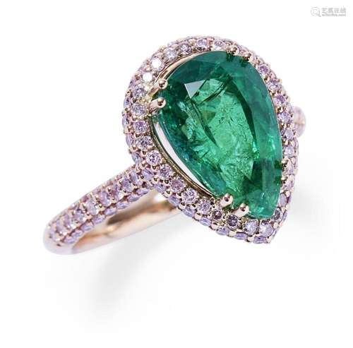 EMERALD AND PINK DIAMOND RING