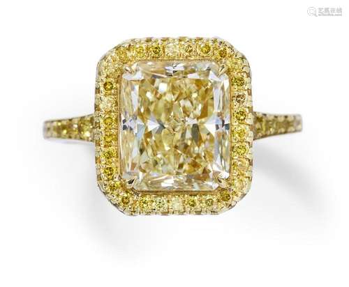 FANCY LIGHT YELLOW DIAMOND AND FANCY YELLOW DIAMOND RING