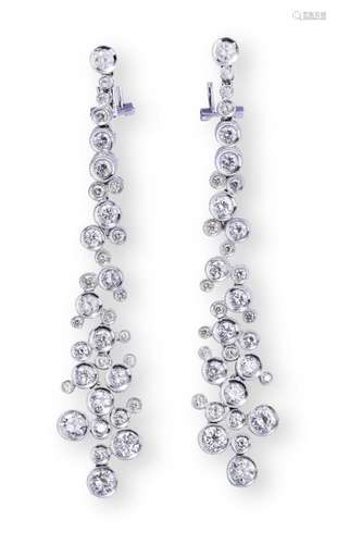 PAIR OF DIAMOND DROP EARRINGS