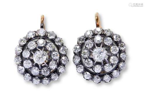 PAIR OF DIAMOND EARRINGS