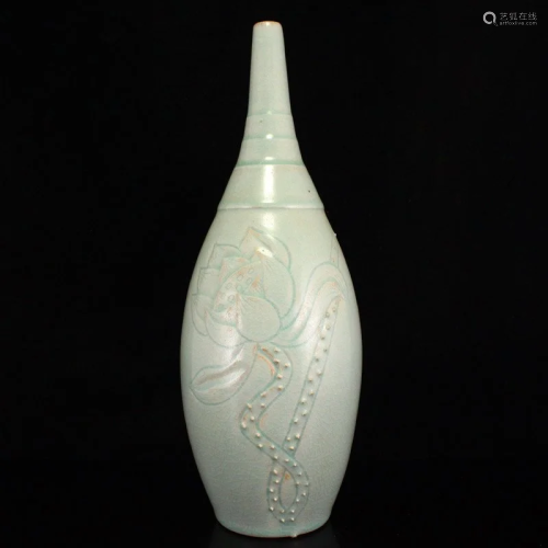 Song Dynasty Ru Kiln Lotus Flower Porcelain Vase