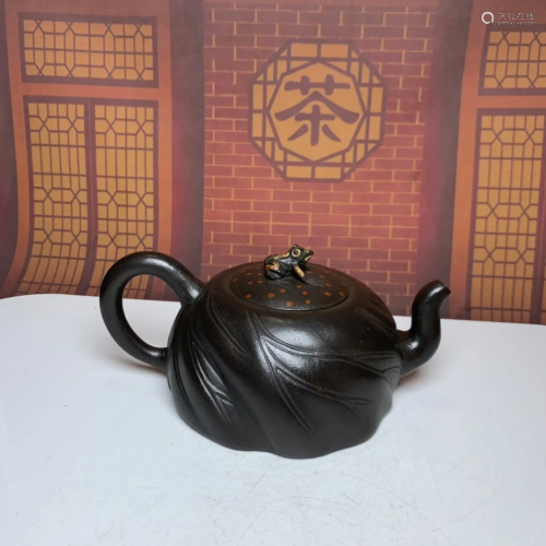 Chinese Yixing Zisha Clay Teapot w Frog