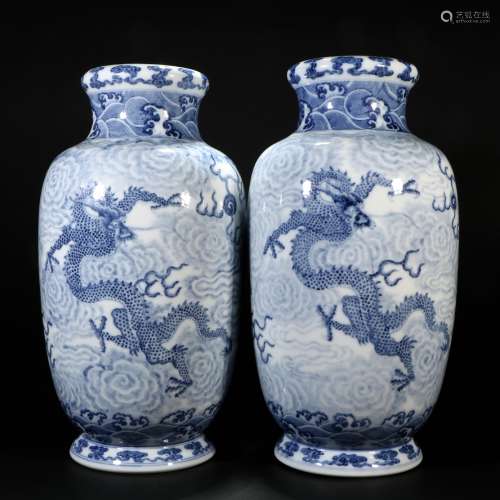 A pair of blue and white Canglong godson lantern bottles