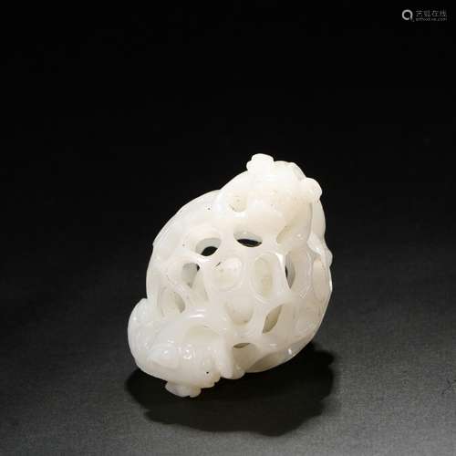 Hetian jade lion playing ball