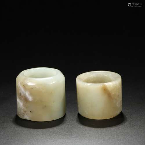 A pair of Hetian jade fingers