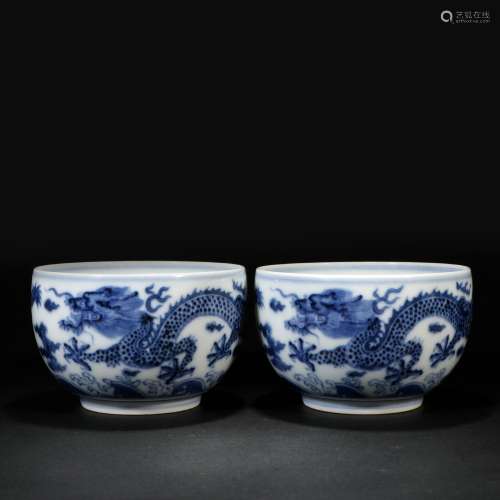 A pair of blue and white dragon cups