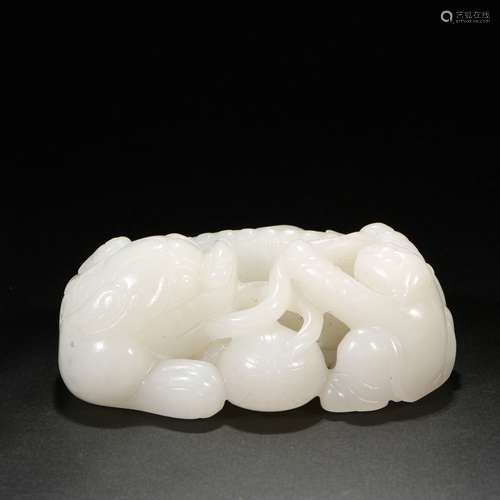 Hetian jade beast ornament