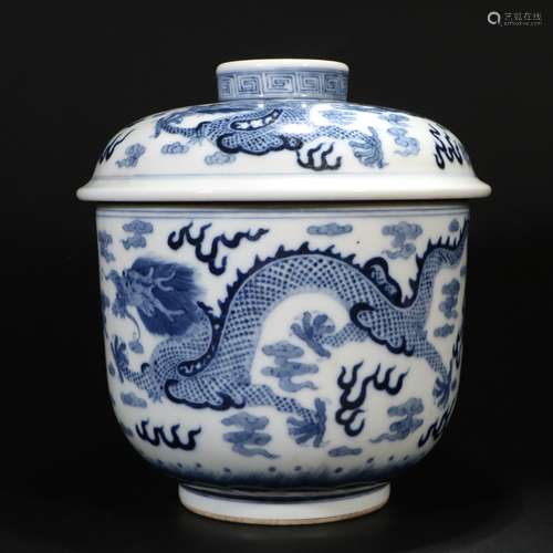 Blue and white dragon pattern jar