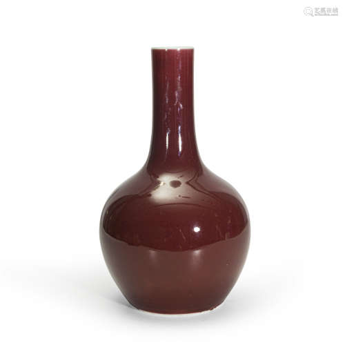 清中晚期 红釉天球瓶
