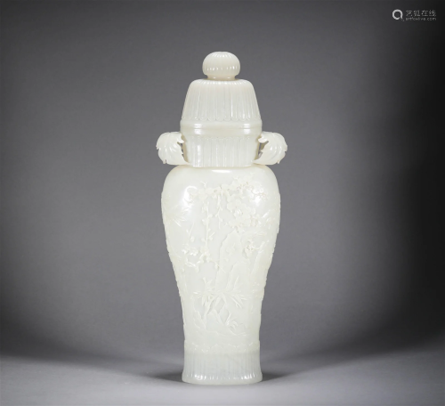Hetian jade double ear vase in the Qing Dynasty