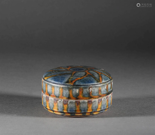 Tri colored cover box of Tang Dynasty