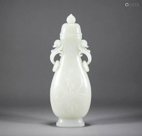 Hetian jade two ear pot in the Qing Dynasty