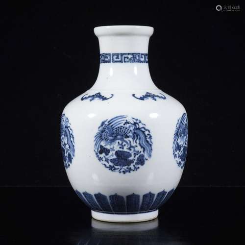 BLUE AND WHITE ROUND-PHOENIX PATTERN VASE