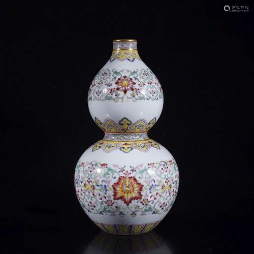 QING, FAMILLE ROSE DOUBLE-GOURD VASE