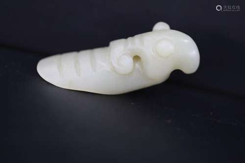 HONGSHAN CULTURE STYLE JADE BIRD TOGGLE