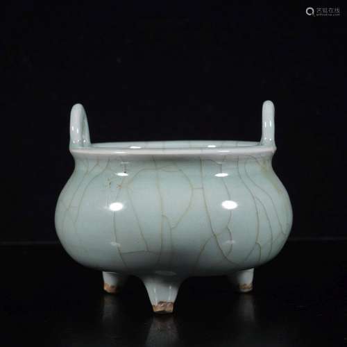 GUAN-TYPE CELADON TRIPOD CENSER