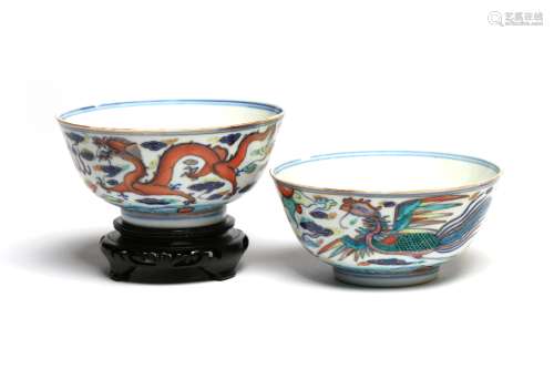A pair of blue and white and polychrome porcelain bowls pain...