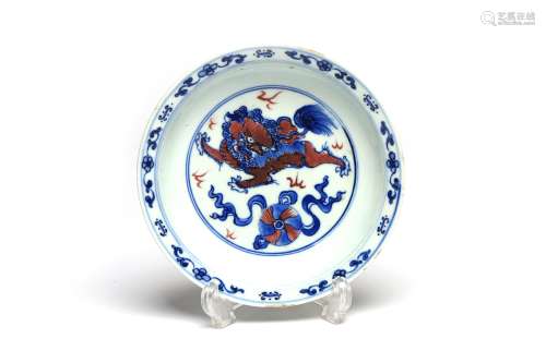 A red and blue porcelain dish painted with Buddhist lions pl...