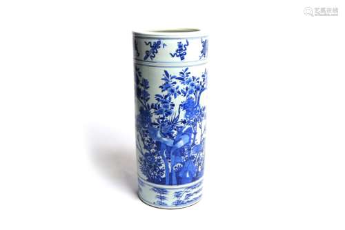 A blue and white porcelain cylindrical vase painted with bir...