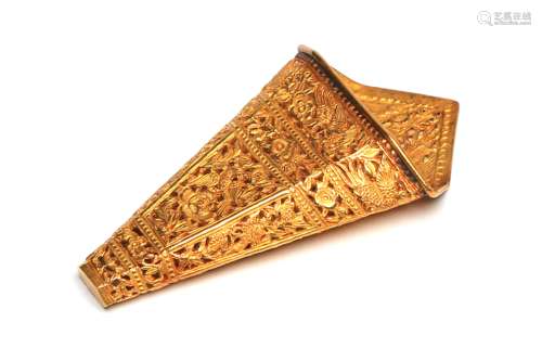 A carved and repousse' gold leaf holder decorated in re...