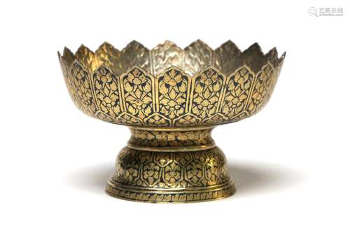 A gilded silver niello stem tray with lotus-petals shape dec...