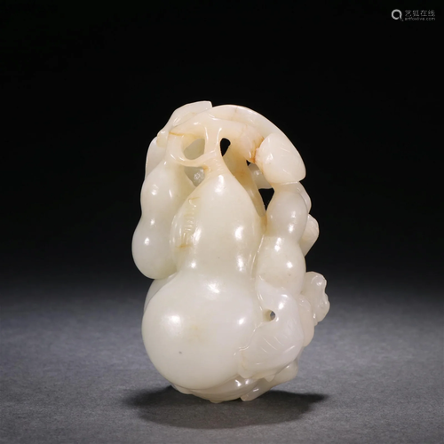 A Fine Hetian Jade Carved Gourd Pendant