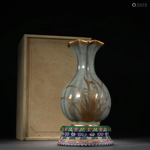 A Fine Ge-yao Painted Gold Vase