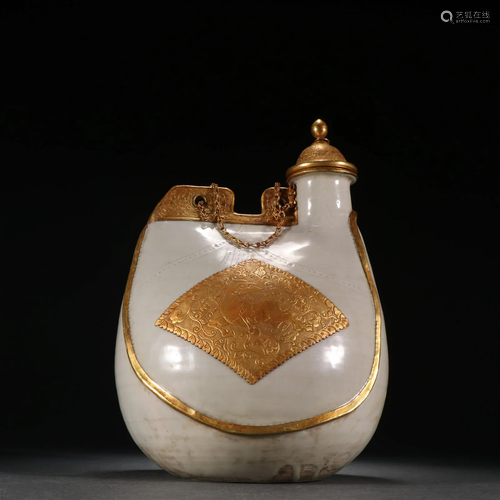 A Fine Ding-yao Inlaid Gold Pot