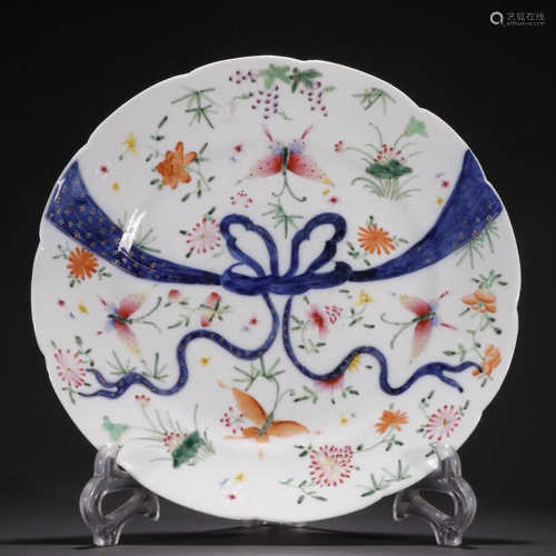 A Fine Famille-rose Butterfly Pattern Plate