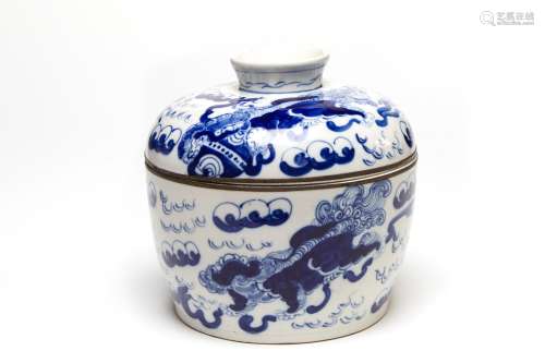 A blue and white porcelain covered bowl painted with lions p...