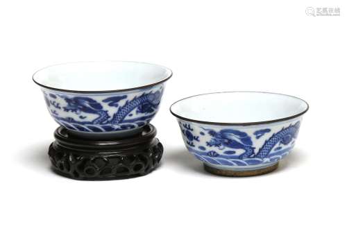 A pair of small blue and white porcelain bowls painted with ...