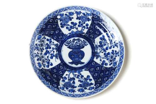 A blue and white porcelain export dish painted with a flower...