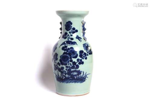 A blue and white porcelain vase painted with birds perching ...