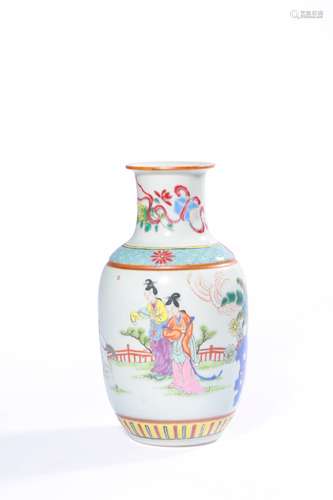 A FAMILLE ROSE VASE,QING DYNASTY